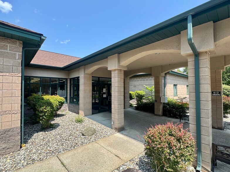 11 Crum Elbow Rd, Hyde Park, NY à louer - Photo de l’immeuble – Image 2 sur 6