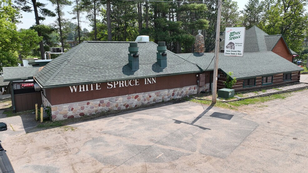 419 N Railroad St, Eagle River, WI à vendre - Photo de l’immeuble – Image 1 sur 10