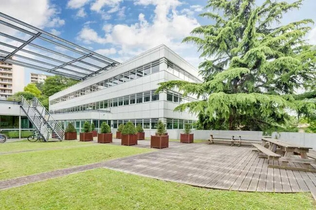 Plus de détails pour 4 Chemin Du Ruisseau, Écully - Bureau à louer