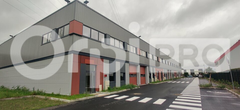Local d’activités dans Corbeil-Essonnes à louer - Photo de l’immeuble – Image 3 sur 9