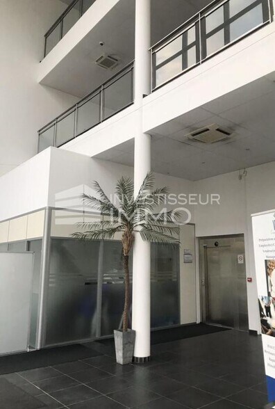 Bureau dans Chelles à louer - Hall d’entrée – Image 2 sur 4