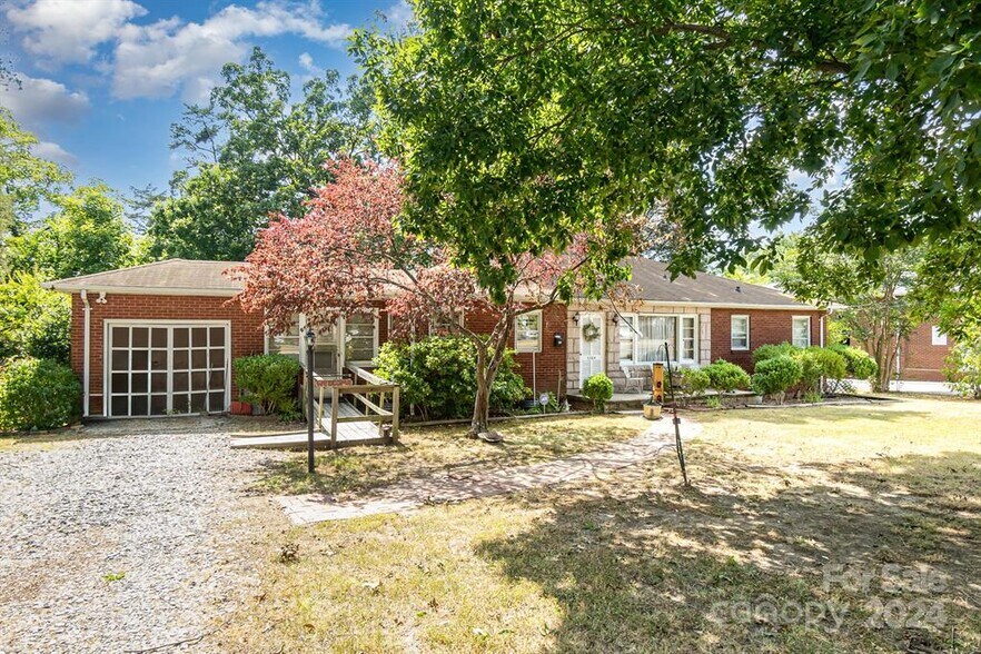 2304 S Cannon Blvd, Kannapolis, NC à vendre - Photo de l’immeuble – Image 2 sur 11