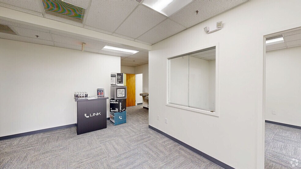 4524 Green Point Dr, Greensboro, NC à louer - Numérisation 3D Matterport – Image 3 sur 16