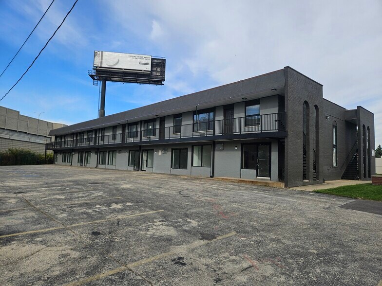8646 S Roberts Rd, Justice, IL à louer - Photo de l’immeuble – Image 1 sur 6