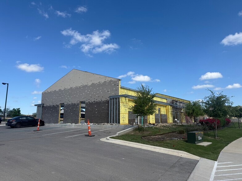 171 Carpenter Hill Dr, Buda, TX à louer - Photo de l’immeuble – Image 2 sur 4