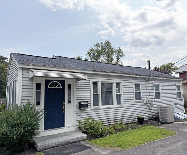 107 W Broadway, Derry, NH à louer - Photo de l’immeuble – Image 2 sur 4