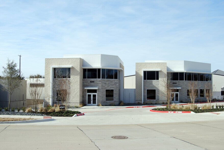 4245 Marsh Ridge Rd, Carrollton, TX à vendre - Photo de l’immeuble – Image 1 sur 33