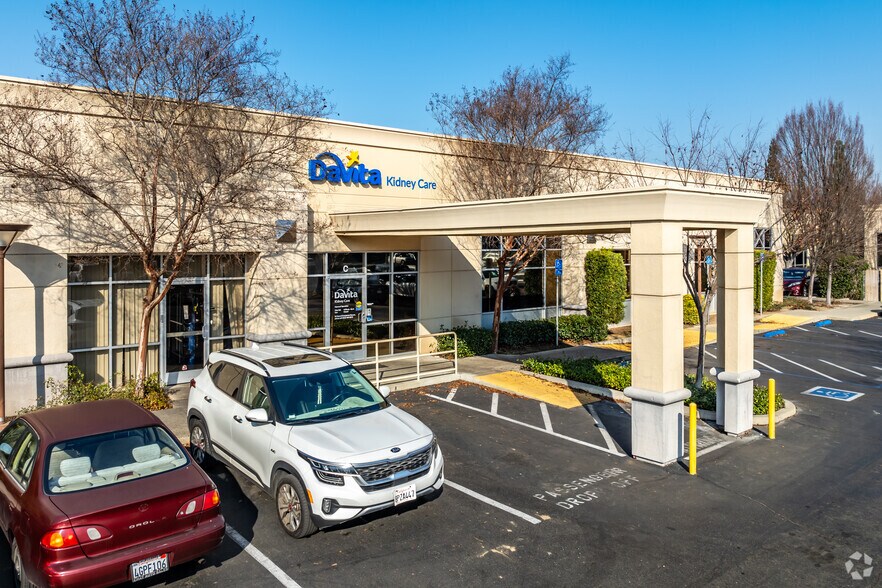 8243 E Stockton Blvd, Sacramento, CA à vendre - Photo de l’immeuble – Image 2 sur 4