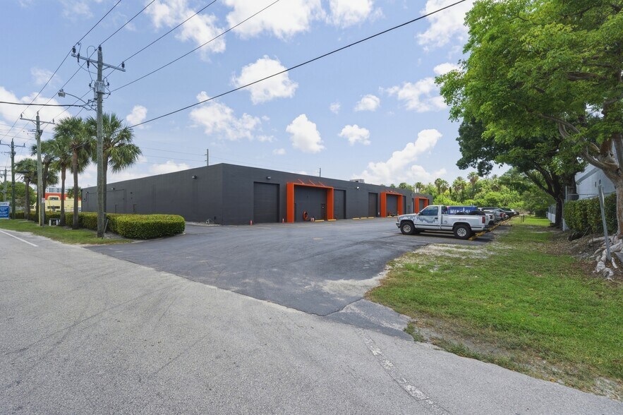 2968 Ravenswood Rd, Fort Lauderdale, FL à louer - Photo de l’immeuble – Image 2 sur 8