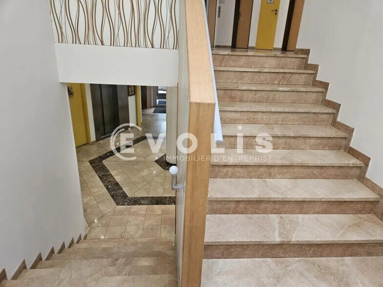 Bureau dans Saint-Aubin à louer - Hall d’entrée – Image 3 sur 16