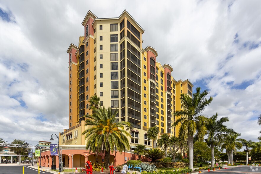 5781 Cape Harbour Dr, Cape Coral, FL à louer - Photo principale – Image 1 sur 15