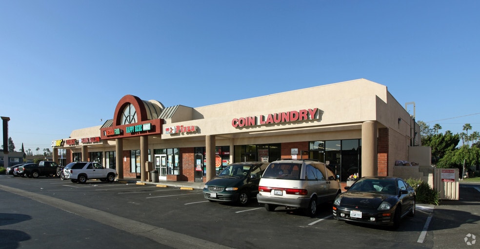 135 W Ball Rd, Anaheim, CA à louer - Photo principale – Image 1 sur 4