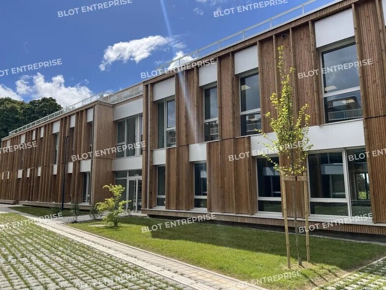 Bureau dans Saint-Jacques-de-la-Lande à louer - Photo de l’immeuble – Image 1 sur 14