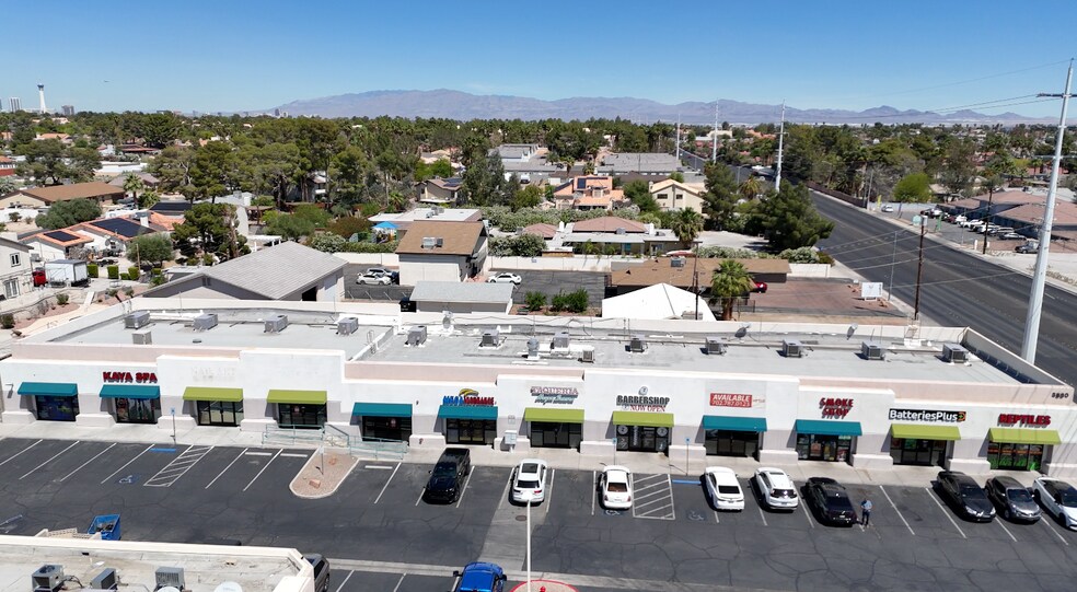 3380 E Russell Rd, Las Vegas, NV à louer - Photo de l’immeuble – Image 2 sur 3