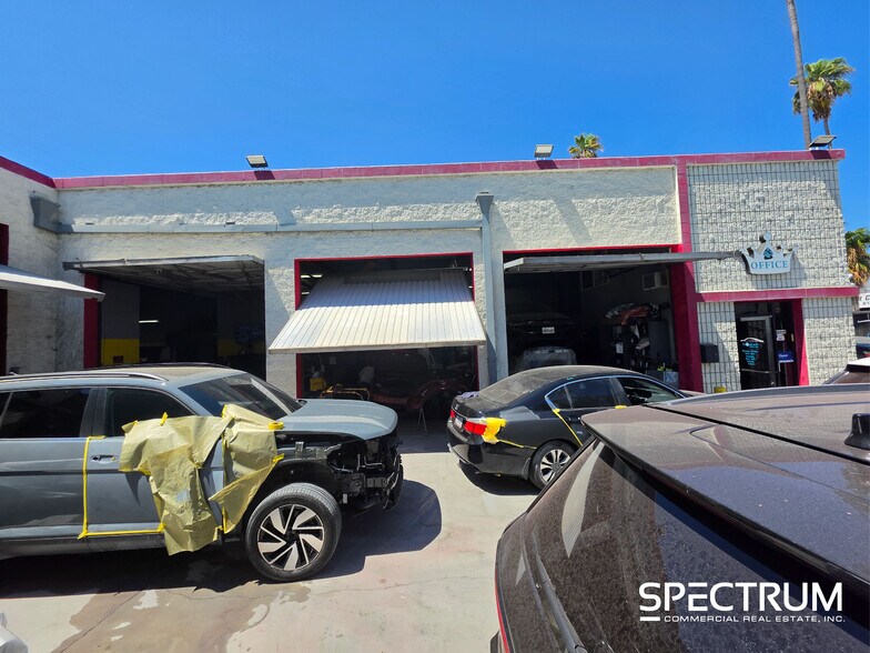 14748 Calvert St, Van Nuys, CA à louer - Photo de l’immeuble – Image 2 sur 9