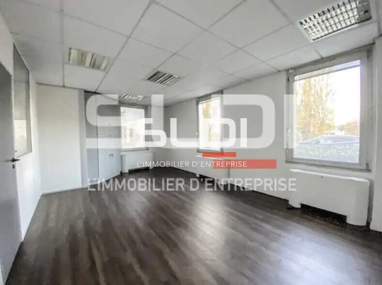 Bureau dans Bron à louer - Photo de l’immeuble – Image 2 sur 6