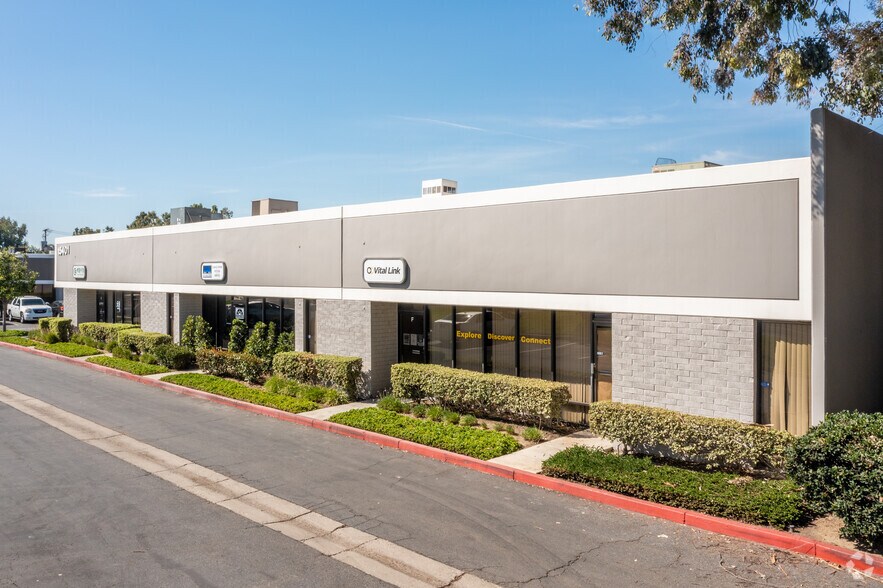 15401 Red Hill Ave, Tustin, CA à louer - Photo principale – Image 1 sur 5
