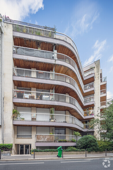 Bureau dans Paris à louer - Photo de l’immeuble – Image 2 sur 2