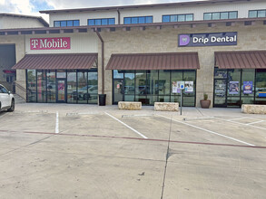 136 Drifting Wind Run, Dripping Springs, TX à louer Photo de l’immeuble– Image 1 sur 9