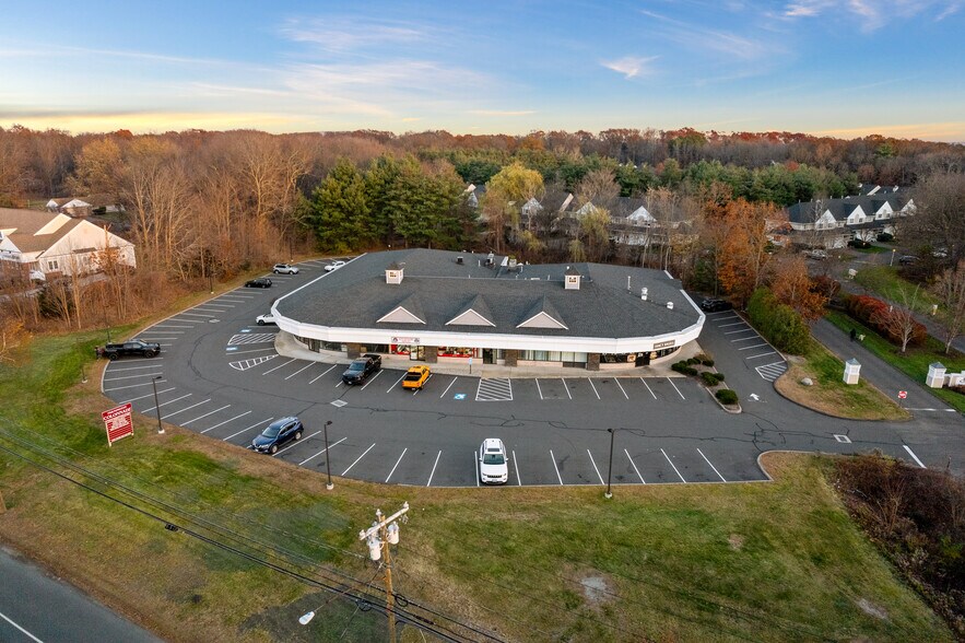 353 Scott Swamp Rd, Farmington, CT à louer - Photo de l’immeuble – Image 2 sur 3