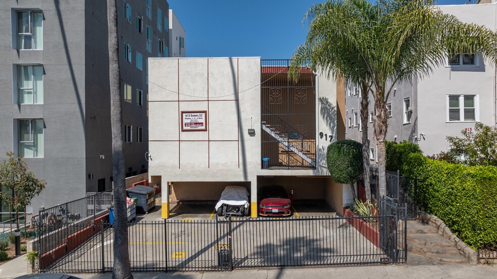 917 S Kenmore Ave, Los Angeles, CA à vendre - Photo de l’immeuble – Image 2 sur 8