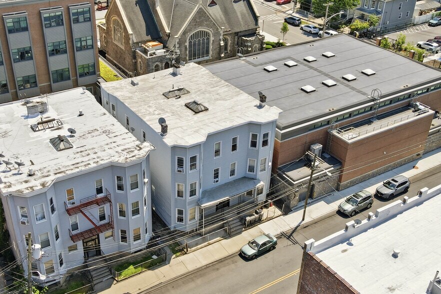12 Radford St, Yonkers, NY à vendre - Photo de l’immeuble – Image 3 sur 47