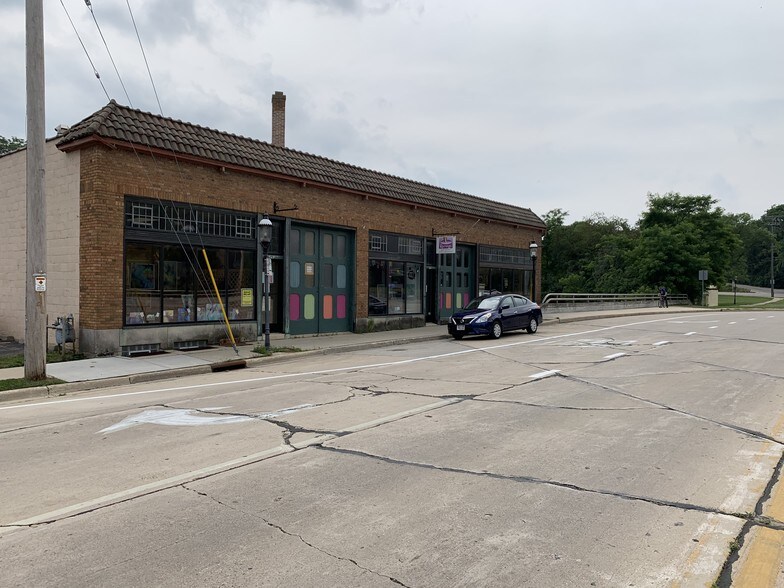 519-521 Wisconsin Ave, Waukesha, WI à vendre - Photo de l’immeuble – Image 3 sur 29