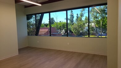 3434 Midway Dr, San Diego, CA à vendre Photo intérieure– Image 1 sur 5