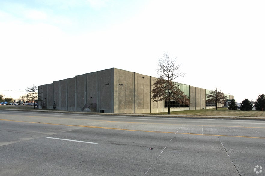 8203 National Tpke, Louisville, KY à vendre - Photo principale – Image 1 sur 7
