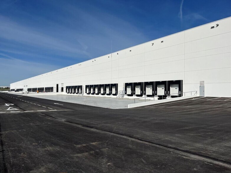 Avenida de los Alcotanes, 49, Pinto, Madrid à louer - Photo de l’immeuble – Image 1 sur 3