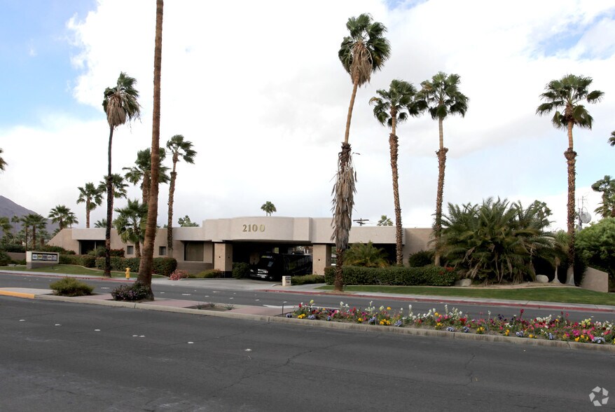 2100 E Tahquitz Canyon Way, Palm Springs, CA à louer - Photo principale – Image 1 sur 63