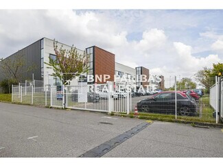 Plus de détails pour Local d'activités à louer