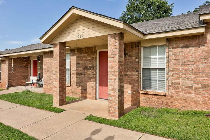 713 S Locust St, Guthrie, OK à vendre - Photo de l’immeuble – Image 2 sur 32