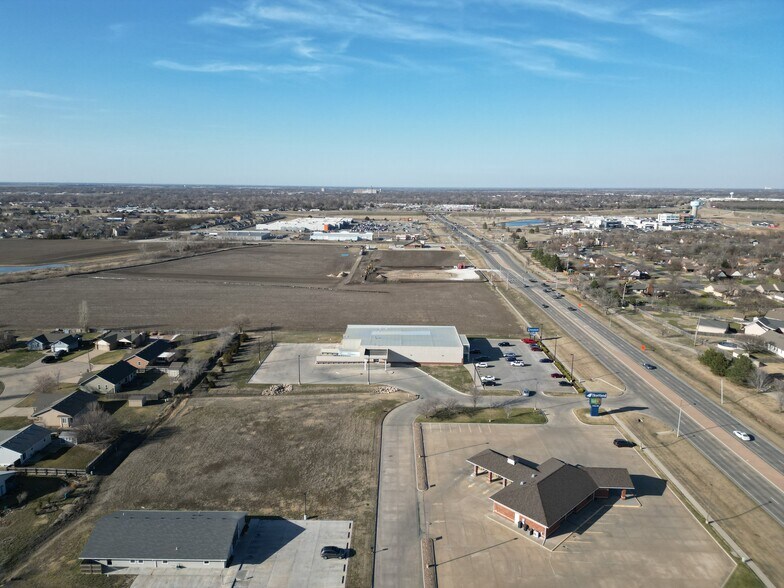 00000 Sutton dr, Newton, KS à vendre - Photo de l’immeuble – Image 3 sur 6