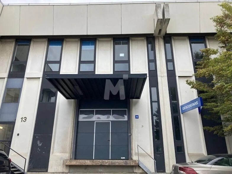 Local d’activités dans Rungis à louer - Photo de l’immeuble – Image 2 sur 5