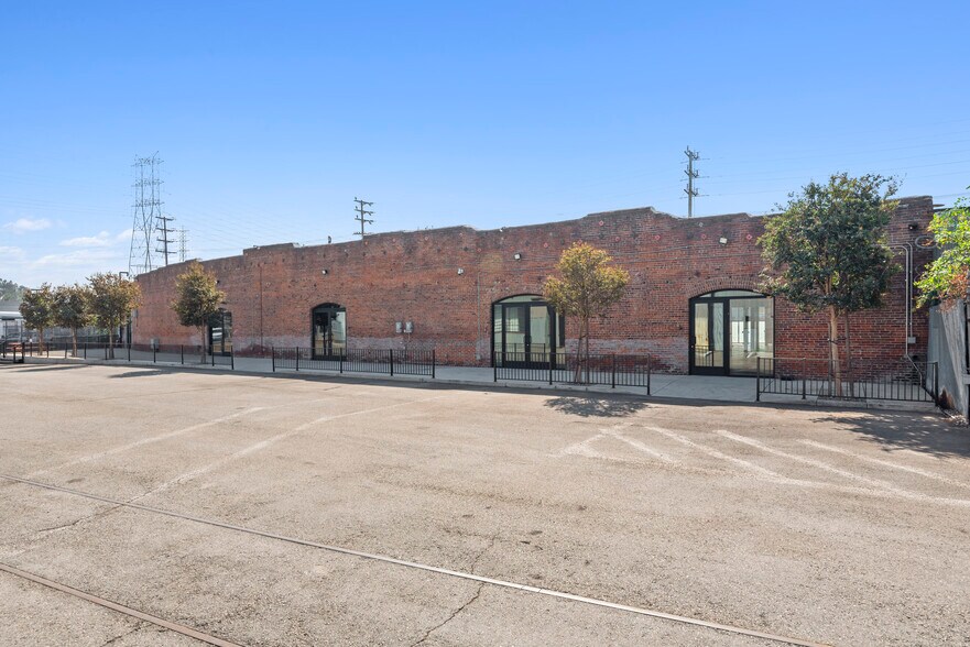 2156 Bay St, Los Angeles, CA à vendre - Photo de l’immeuble – Image 2 sur 24