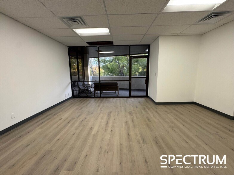 21101-21163 Victory Blvd, Canoga Park, CA à louer - Photo de l’immeuble – Image 3 sur 10