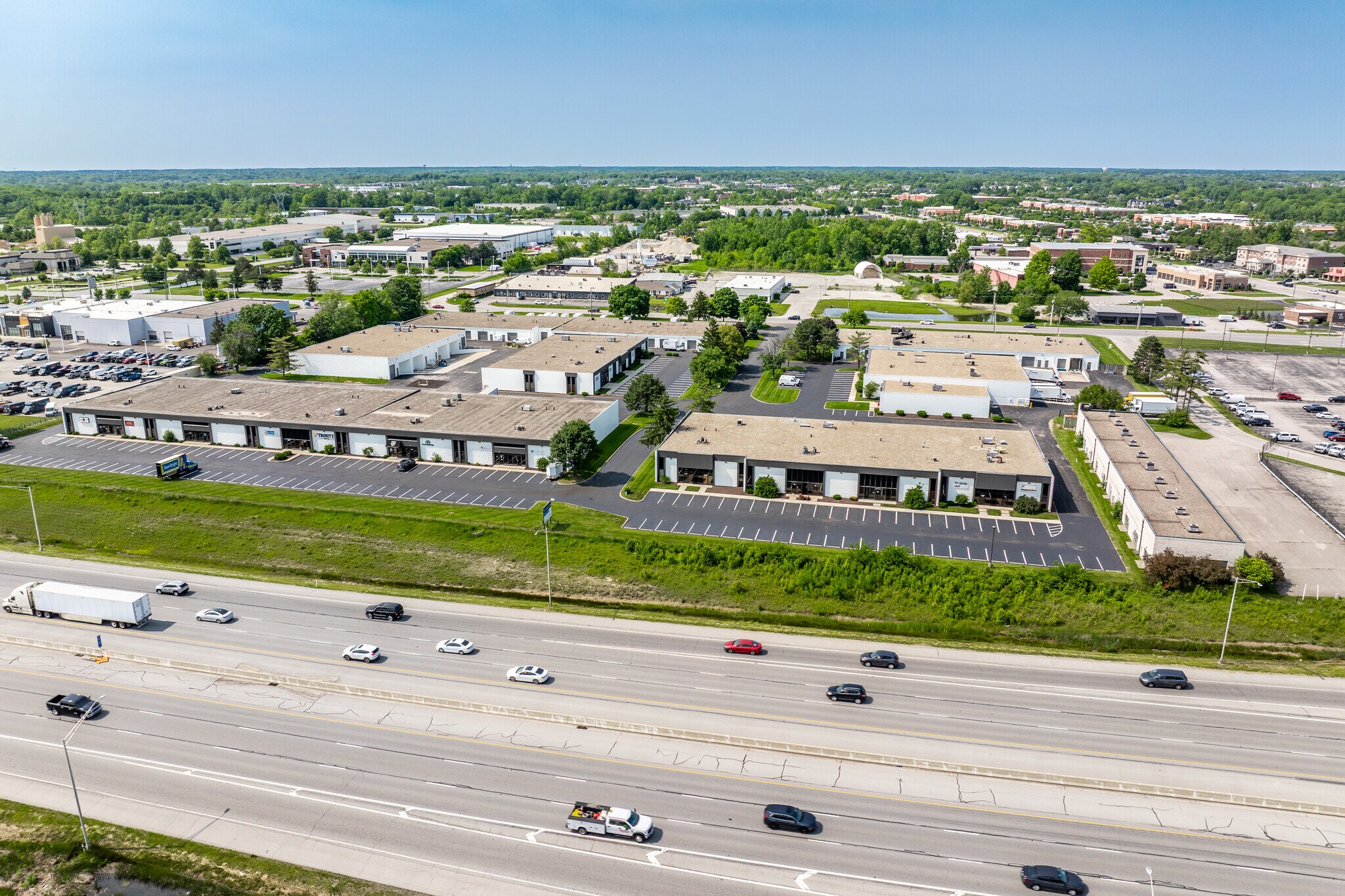 4305-4337 W 96th St, Indianapolis, IN à louer Photo de l’immeuble– Image 1 sur 7