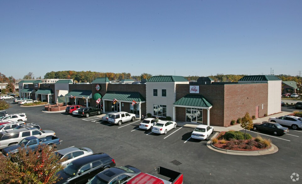 3793 Samet Dr, High Point, NC à louer - Photo principale – Image 1 sur 8