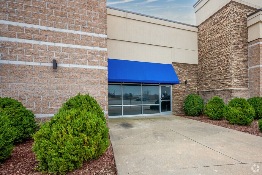 50 Hwy & 13 Hwy, Warrensburg, MO à louer - Photo intérieure – Image 3 sur 12