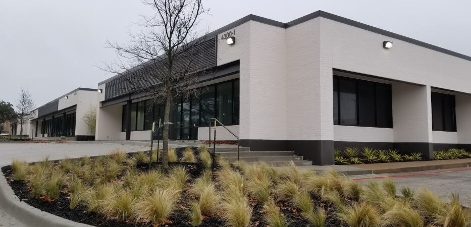 4300 Alpha Rd, Dallas, TX à louer - Photo de l’immeuble – Image 2 sur 7