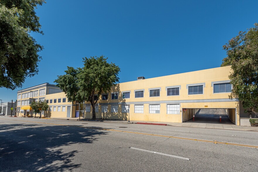 403 S Raymond Ave, Pasadena, CA à vendre - Photo de l’immeuble – Image 2 sur 20