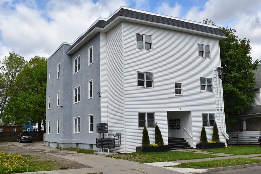 19 Mygatt St, Binghamton, NY à vendre - Photo principale – Image 1 sur 38