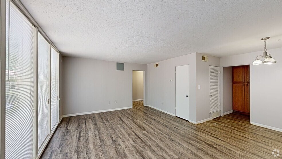 543 N Mendenhall Rd, Memphis, TN à vendre - Numérisation 3D Matterport – Image 2 sur 24