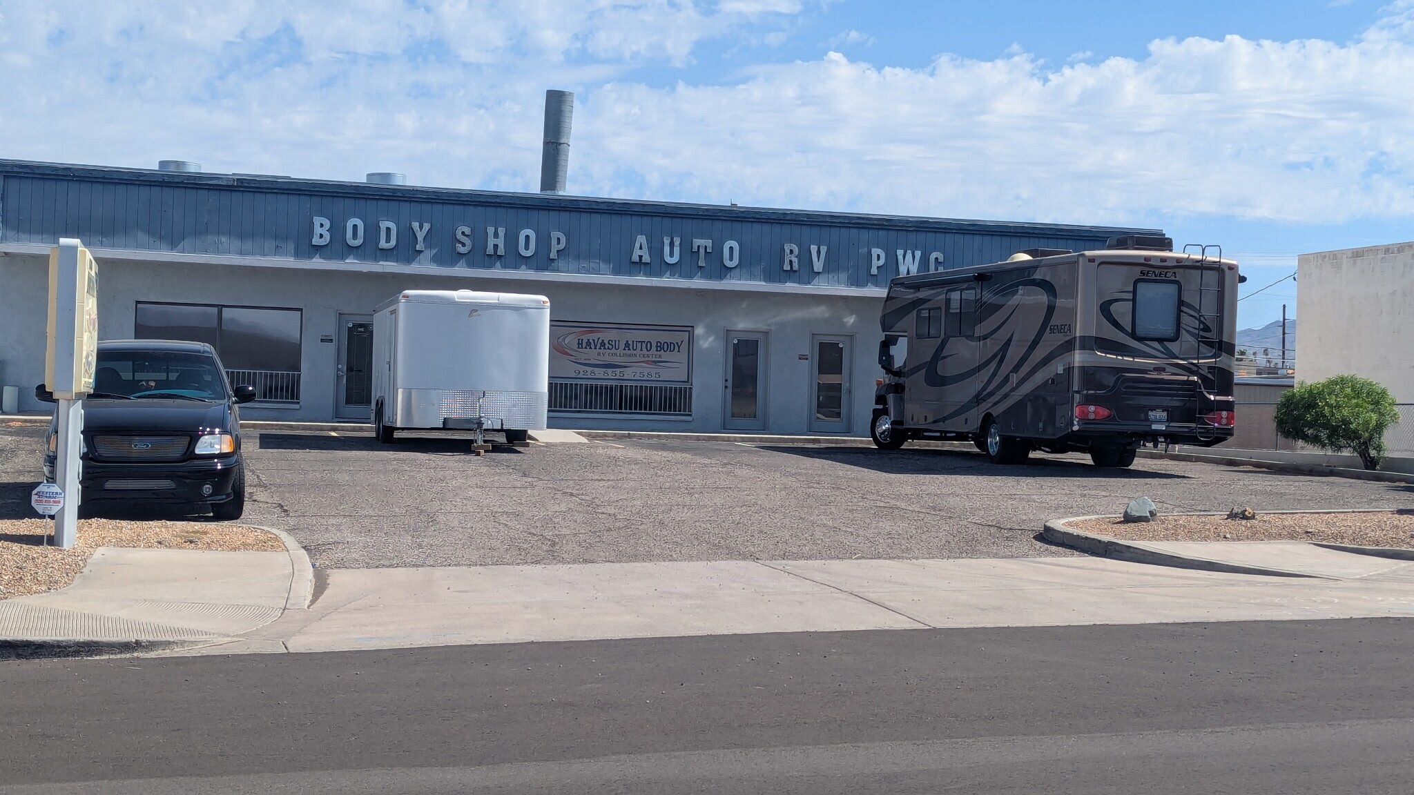 1647 Industrial blvd, Lake Havasu City, AZ à louer Photo de l’immeuble– Image 1 sur 2