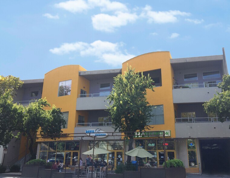 105 E St, Davis, CA à louer - Photo de l’immeuble – Image 1 sur 3