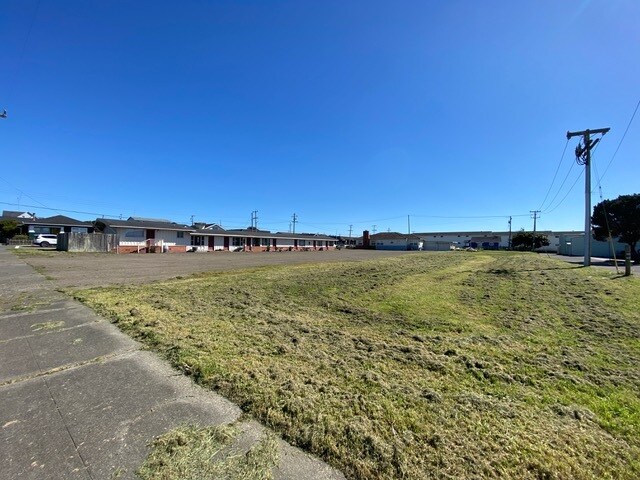 327 S Franklin St, Fort Bragg, CA à vendre - Photo de l’immeuble – Image 3 sur 3