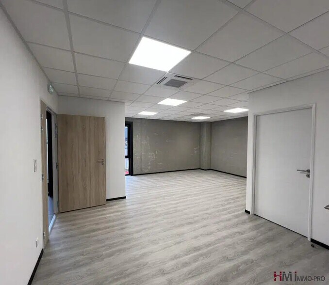 Bureau dans Saint-Martin-du-Vivier à louer - Photo de l’immeuble – Image 3 sur 8