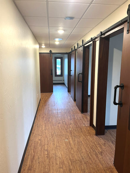 2020 Riverside Dr, Allouez, WI à louer - Photo de l’immeuble – Image 3 sur 9