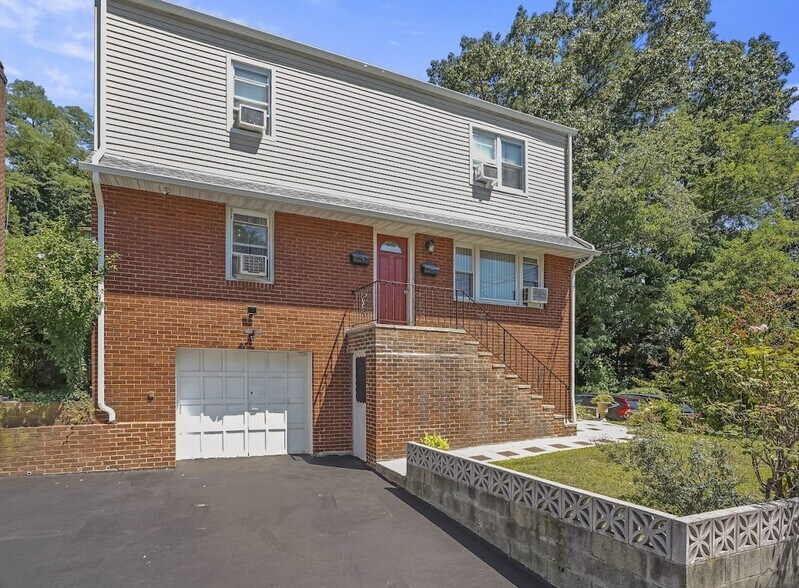 25 Montague St, Yonkers, NY à vendre - Photo de l’immeuble – Image 1 sur 23